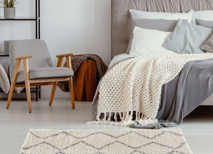 Moroccan Ivory Grey Shaggy Rug | 800