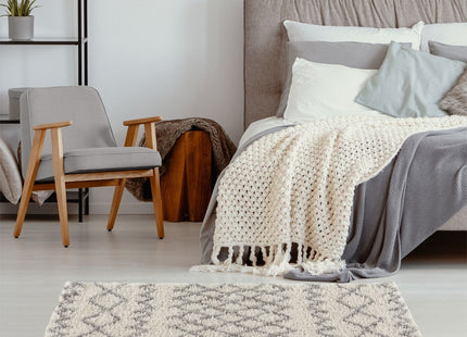 Moroccan Ivory Grey Shaggy Rug | 900