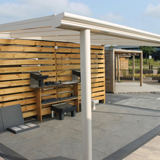 Deponti Bosco veranda in Traffic White sheltering an outdoor kitchen area