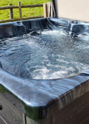 H2O 2500 Series 13A Plug & Play Hot Tub